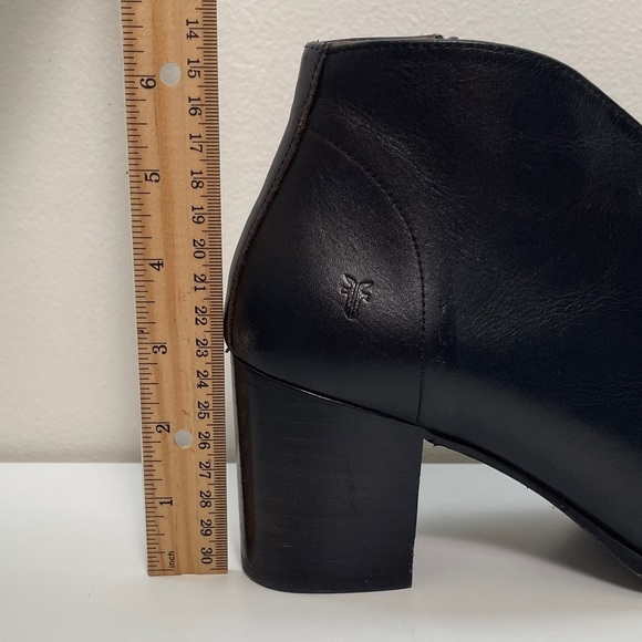 Frye Nora short zip boot black size 9 bootie western leather pointed toe office - Picture 12 of 13
